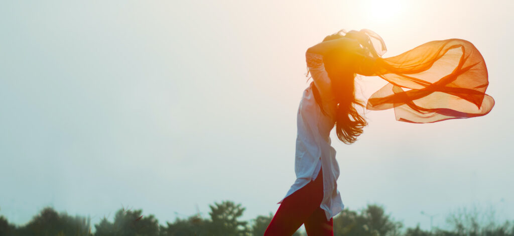 Ich kann mein ‚Ich‘ zur Seite treten lassen und hinschauen, was den meine Energie und mein Ausdruck ist! Es ist alles schon da! Ich kann mich in diesen Zustand entspannen wo ich höchst aktiv passiv bin. Wo ich Nichts tue und in ständigem Ausdruck beteiligt bin. Dann kann ich zu dem werden was ich sowieso schon bin! Der pure individuelle Ausdruck von mir.