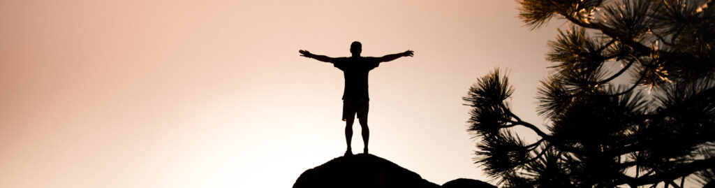 Das Prinzip lädt immer wieder dazu ein für unsere komplette Erfahrung - sei dies spontane Reaktion oder reaktives Verhalten – die Verantwortung zu übernehmen und uns mit unseren Gefühlen und Gedanken und unserer ganzen Verletzlichkeit zu zeigen, ohne Schuld zuzuweisen.